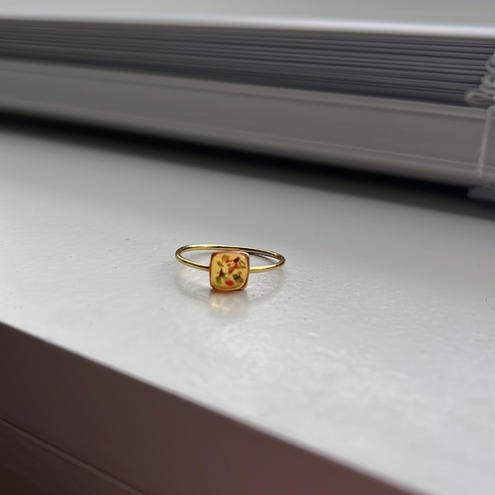 Yellow gold ring with real dried flowers. Size 7